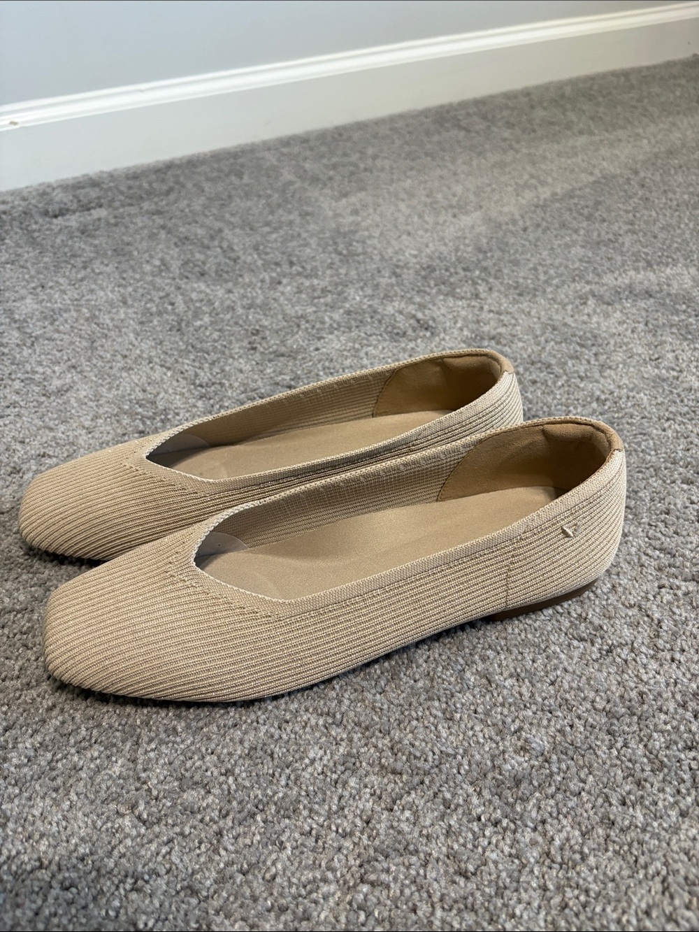 Vivaia Margot 2.0 Square-Toe V-Cut Flats